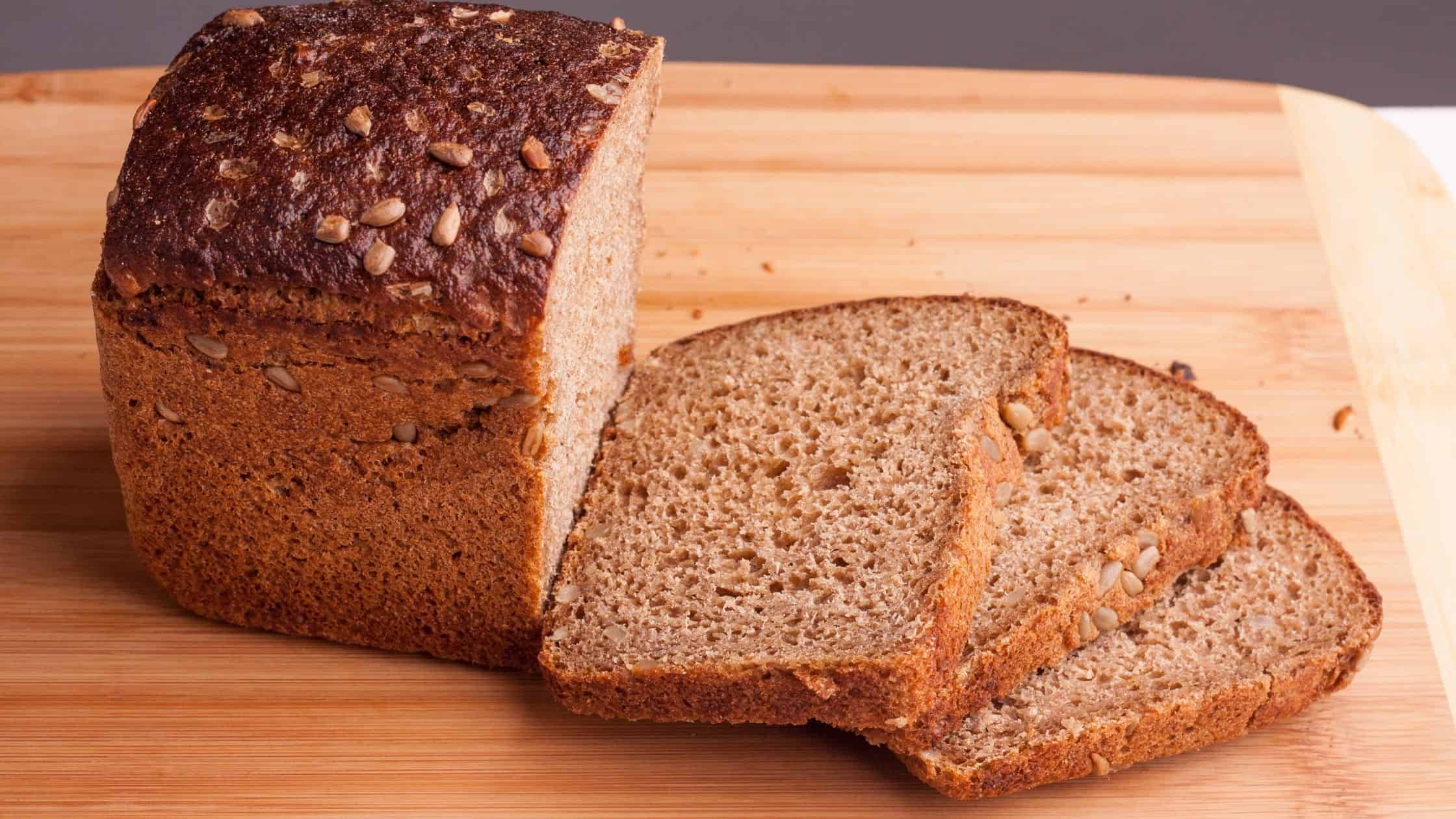 Low Carb Brot mit Hefe und Quark