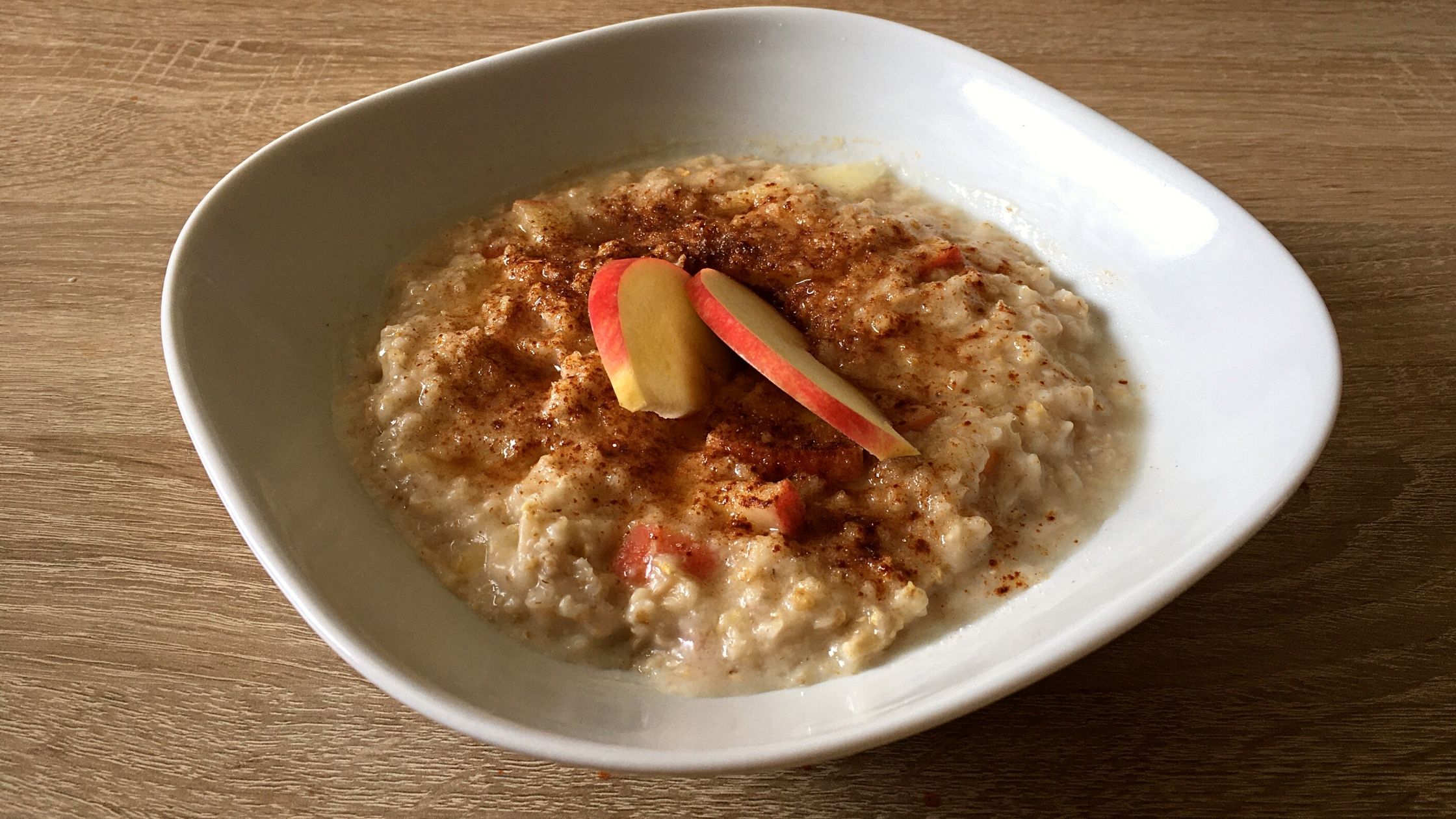 Apfel-Zimt-Porridge - schnell, einfach und kalorienarm