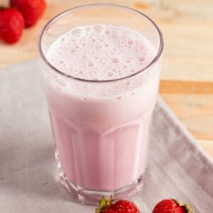 Erdbeer Milchshake mit Magerquark Rezept
